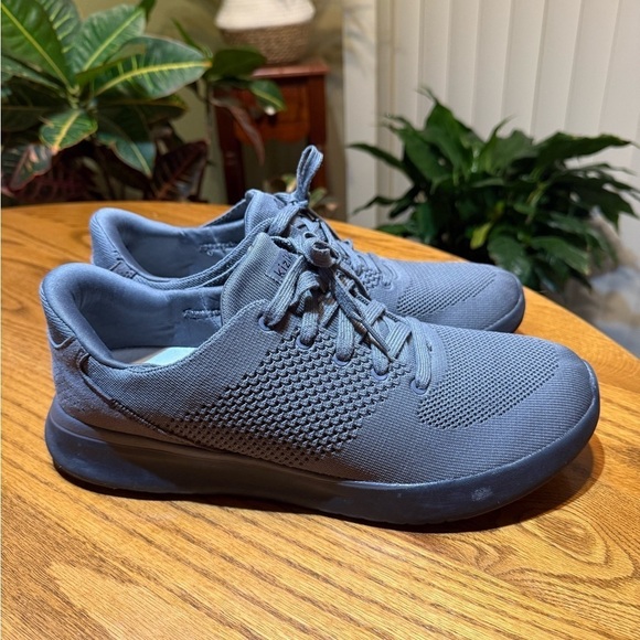 Kiziks Slip on Shoes Size 11.5 Wide - Picture 1 of 7